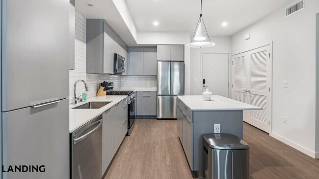 Foto del edificio - 9235 W Russell Rd