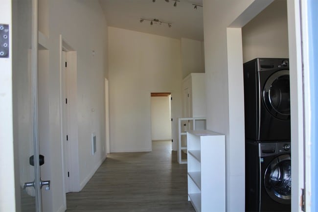 Building Photo - 1031 Embarcadero del Mar