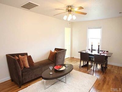 Foto principal - 704 N King Charles Rd