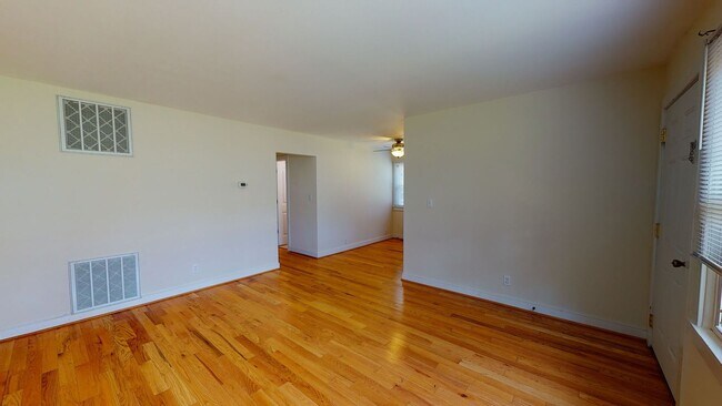 Foto del edificio - 5677 Myrtle St