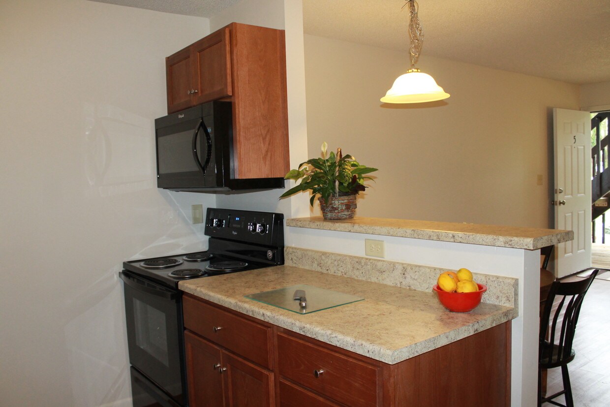 plenty of counter space - 1318 SW Buchanan St