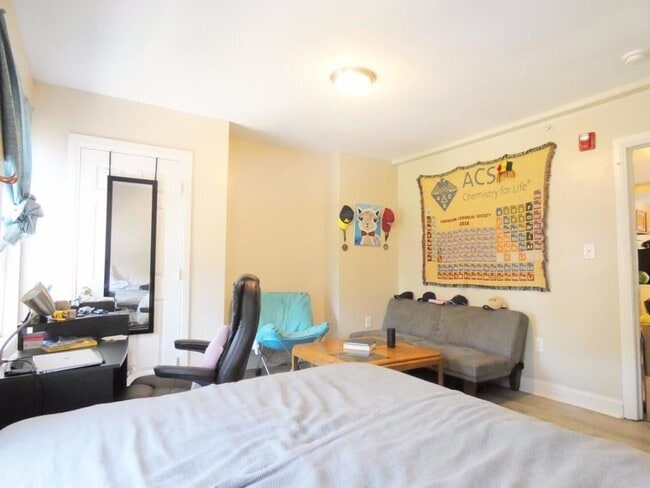 Foto del edificio - 729 N 43rd St