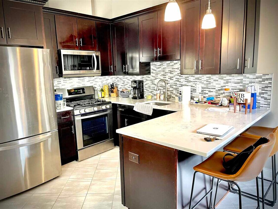 Primary Photo - 247 Cambridge Ave