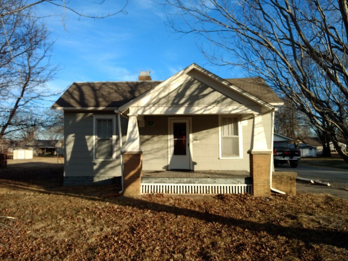 Foto principal - 206 W 1st St