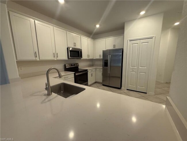 Building Photo - 2224 Dragonfruit Wy