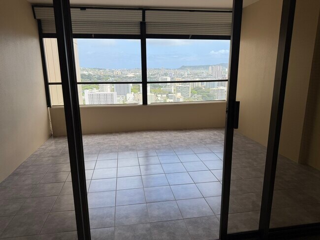 Amplia terraza cubierta - 1717 Mott-Smith Dr