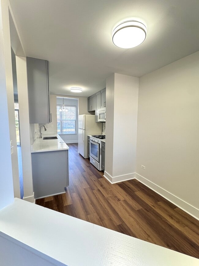 Building Photo - 2406 Sheehan Dr