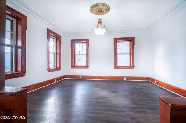 Building Photo - 934 Grand St