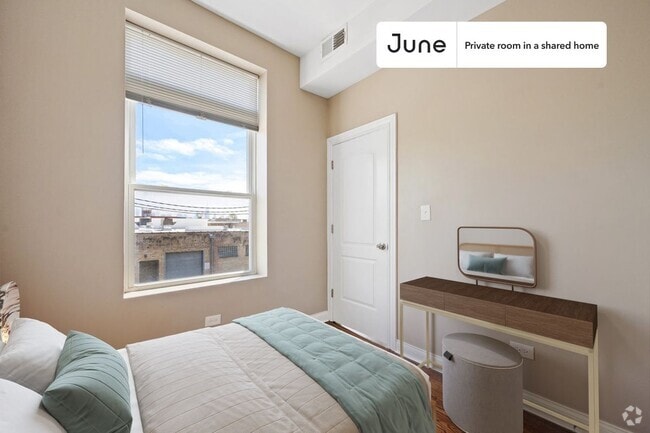 Building Photo - Private bedroom in 3 bed/1 bath Home