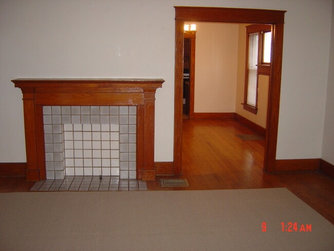 Building Photo - 1123 W 24th St