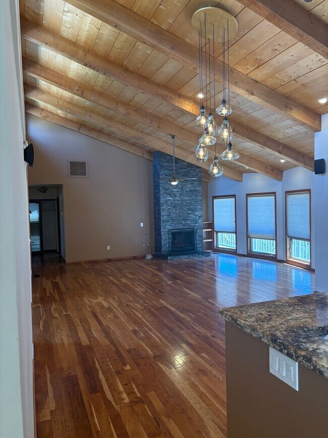 Foto del edificio - Unfurnished, 1-year long-term rental, Proc...