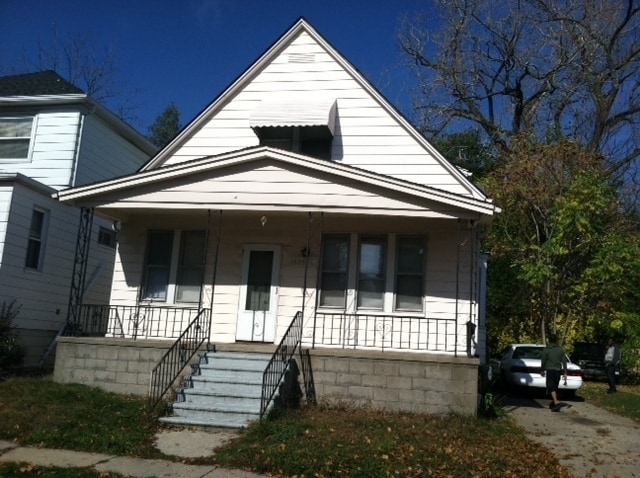 Primary Photo - 15251 Maplewood Ave