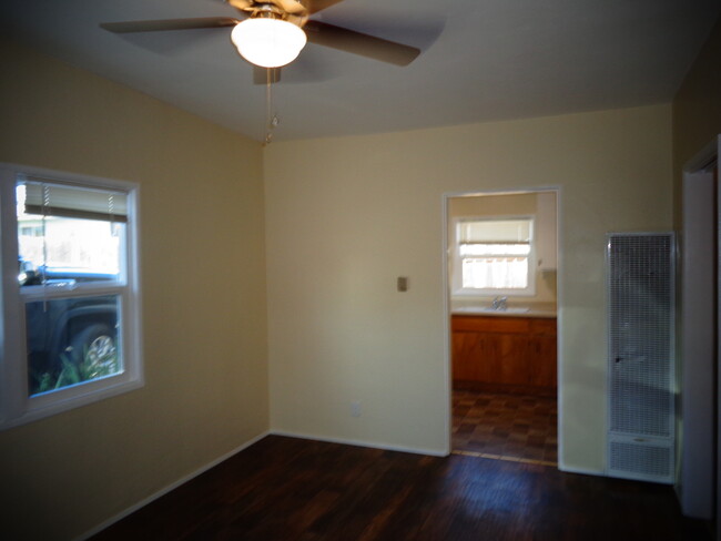 Living room - 2911 Central Ave