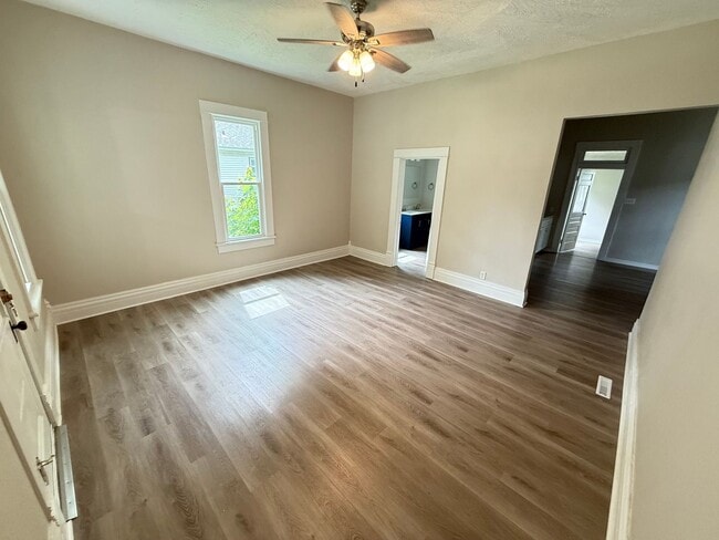 Building Photo - 3 Bed 1 Bath Aurora, MO