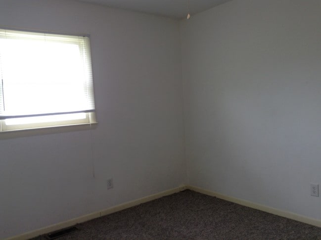 Bedroom - Big Island Road Apartments