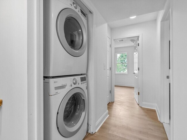 Lavadora secadora - 40 Brattle St