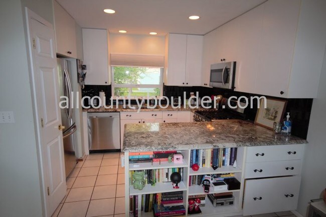 Foto del edificio - 766 Cottage Ln
