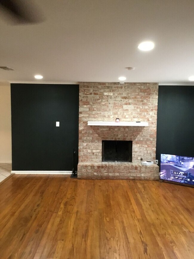 Foto del edificio - *BROADMOOR TERRACE*CORNER LOT*UPDATED HOME...