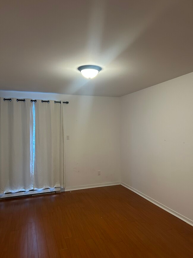 Photo du bâtiment - 18125 Boul De Pierrefonds