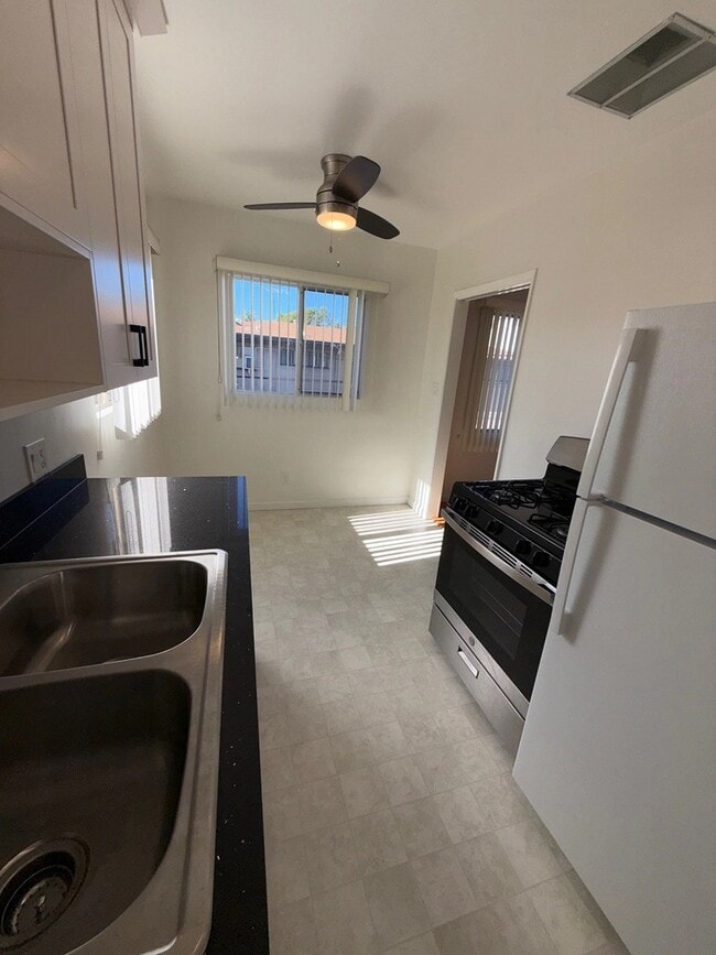 Foto del edificio - 1263 Hayworth Ave