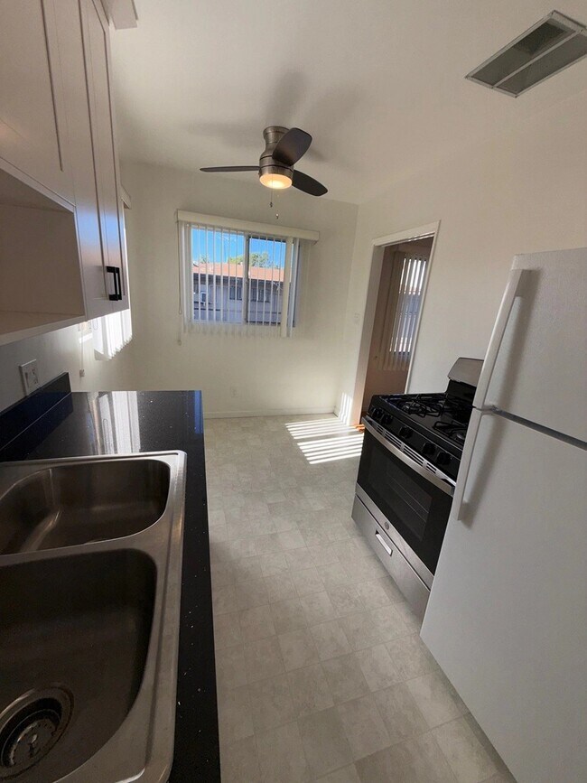 Foto del edificio - 1263 Hayworth Ave