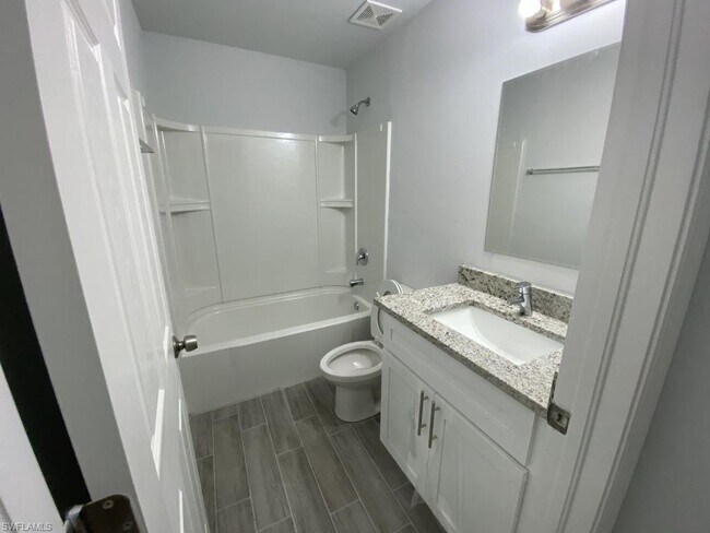 Building Photo - 4758 22nd St SW