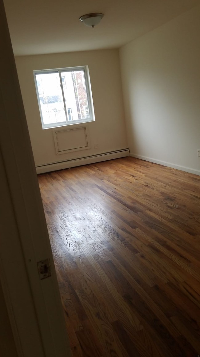 Building Photo - 50-58 48th St