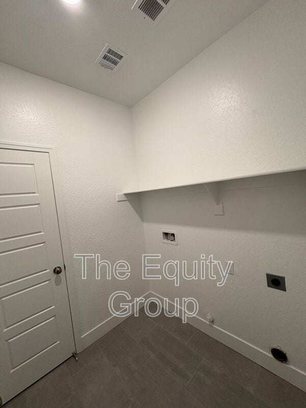 Building Photo - 241 E Tyler Ave