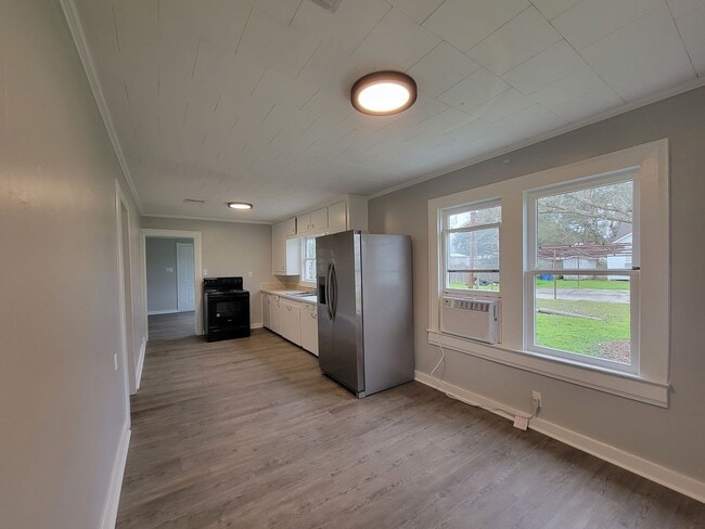 Building Photo - 3 Bed/2 Bath-House