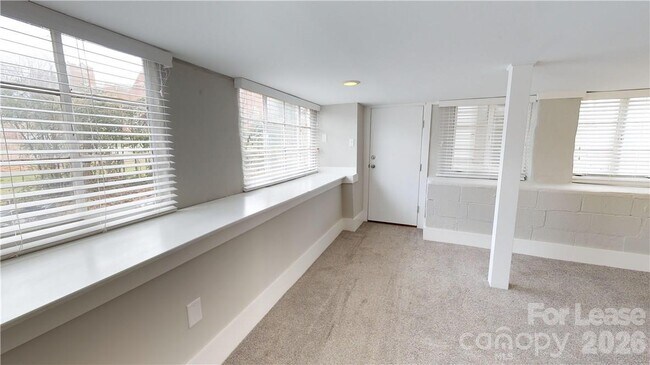 Foto del edificio - 428 Hawthorne Ln