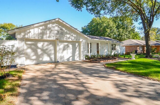 Building Photo - 9814 Cedardale Dr