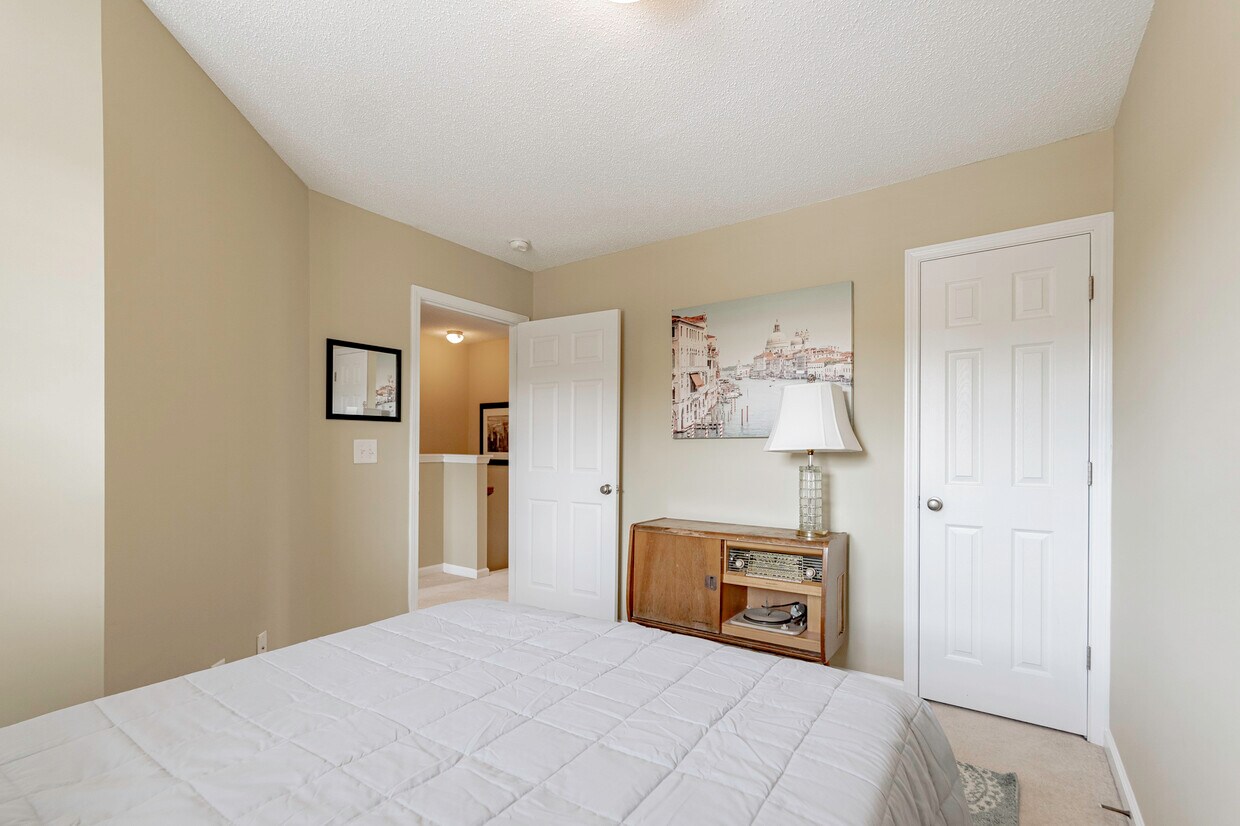Foto principal - 236 Merchants Dr