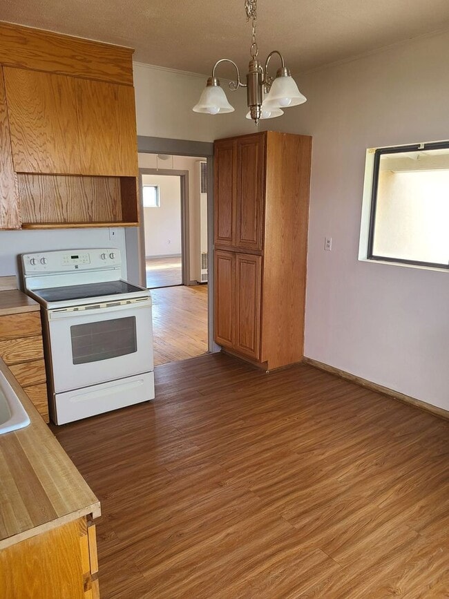 Building Photo - 215 Elguea Ave