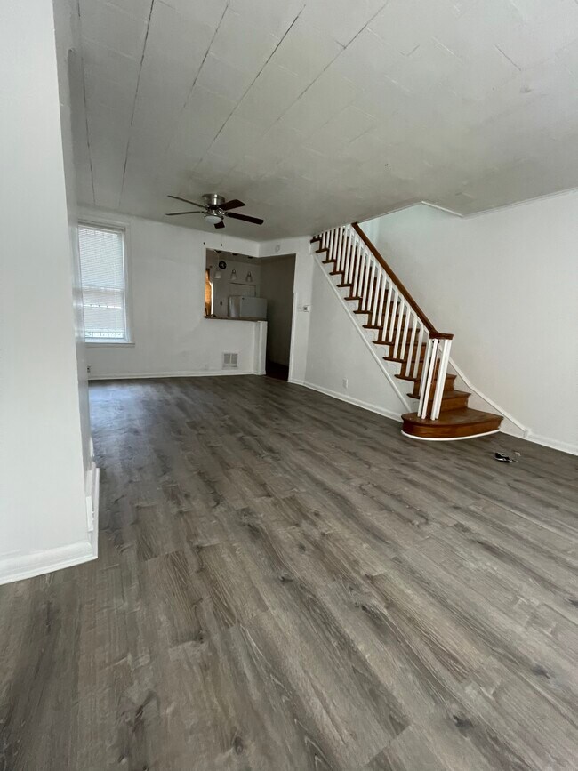 Building Photo - 4120 N Darien St