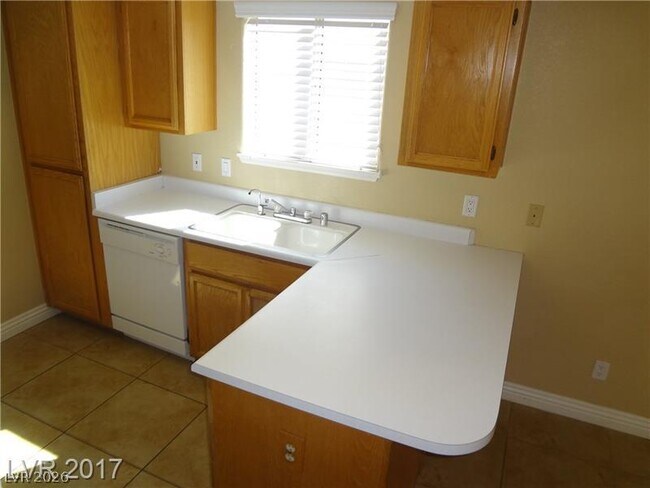 Foto del edificio - 7509 Bowles Dr
