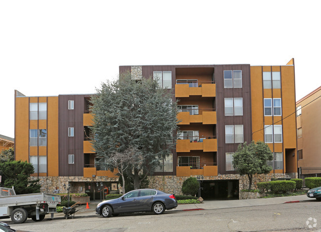 Foto del edificio - Euclid Plaza Apartments