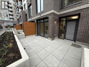 Building Photo - 755 Harbourside Dr