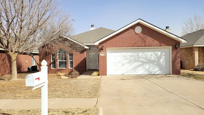 Building Photo - Adorable 3/2/2 Available May 1st!!