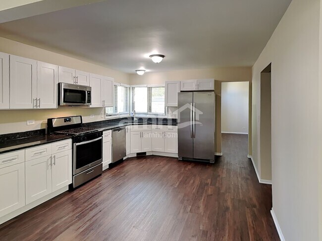 Building Photo - 426 Aristocrat Dr