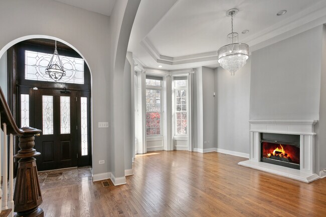 Building Photo - 4336 S Greenwood Ave