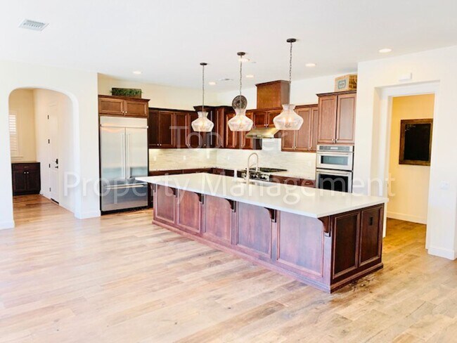 Foto del edificio - Stunning 5 Bd/5.5 Ba, 4825 sf single-famil...