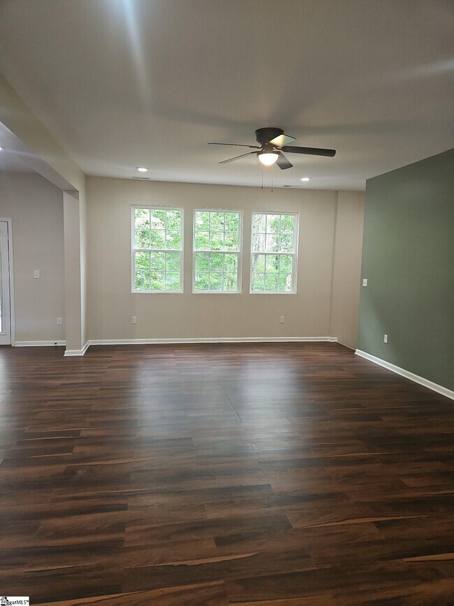Building Photo - 1505 E Saluda Lake Rd