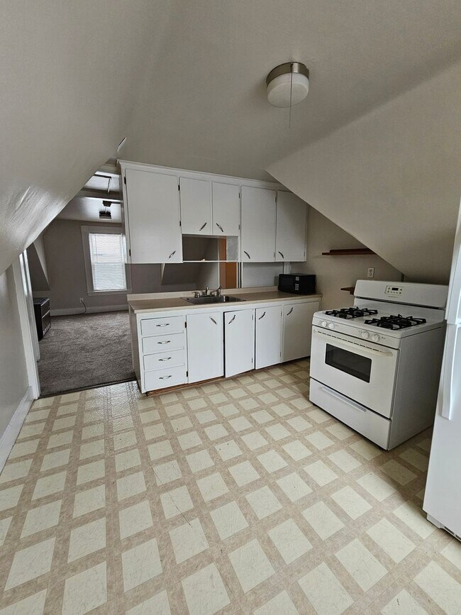 Building Photo - 260 Laurel St