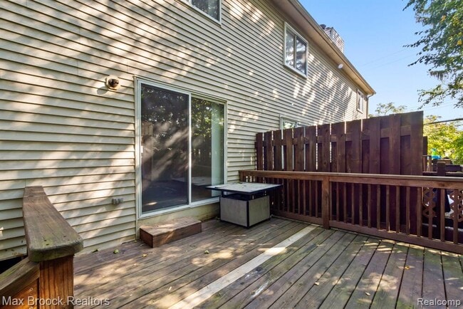 Foto del edificio - 1823 Torquay Ave