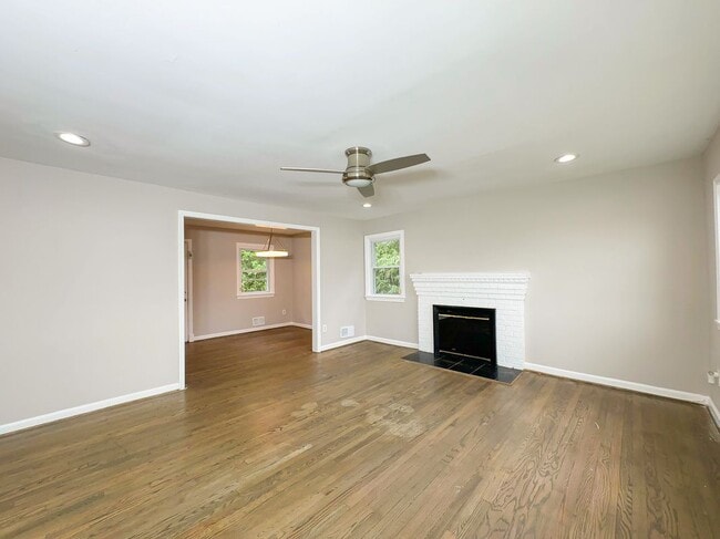 Building Photo - 1206 Quo Ave