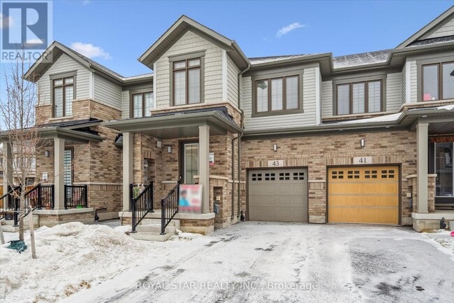 Building Photo - 43 Blacklock St