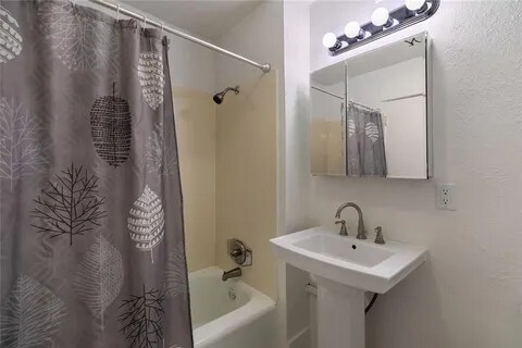 Foto del edificio - 239 St George Ave
