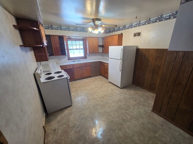 Foto del edificio - **FIRST MONTH FREE** 2 bedroom house in Lohrville now available! $725