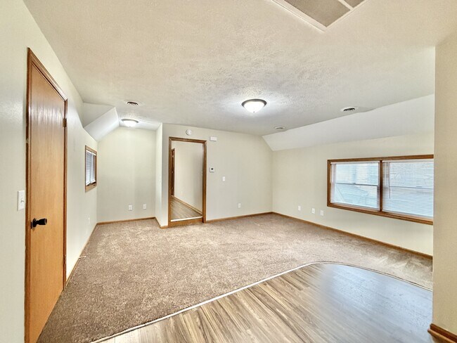 Foto del edificio - 167 S Jackson St