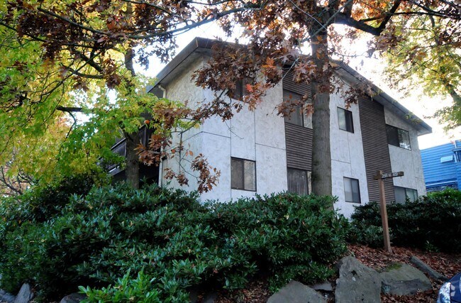 Building Photo - Wedgewood
